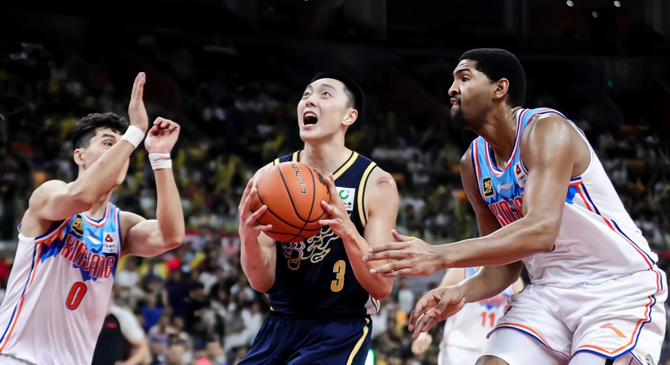 包含赛地聚焦：CBA常规赛国际比赛日热度飙升；拉齐奥复出首秀；气氛紧张；球队文化再被提及的词条