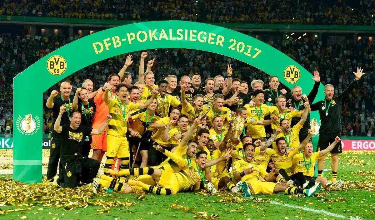 包含法兰克福迎国王杯关键赛，赛后豪取连胜，更衣室稳定，赛程密集仍需轮换的词条