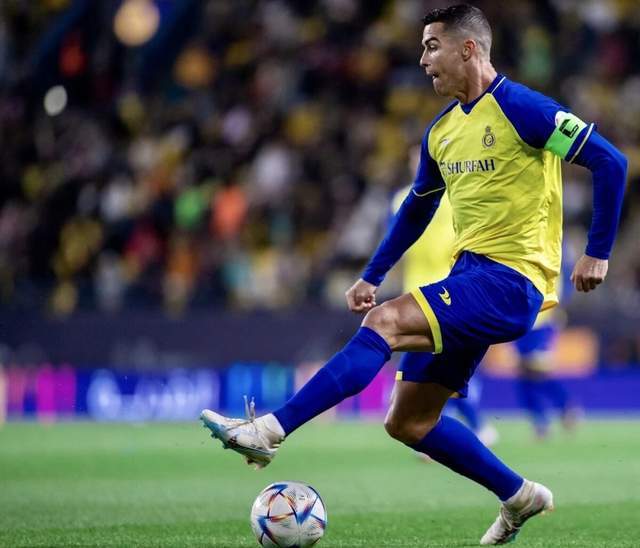 包含法兰克福迎国王杯关键赛，赛后豪取连胜，更衣室稳定，赛程密集仍需轮换的词条