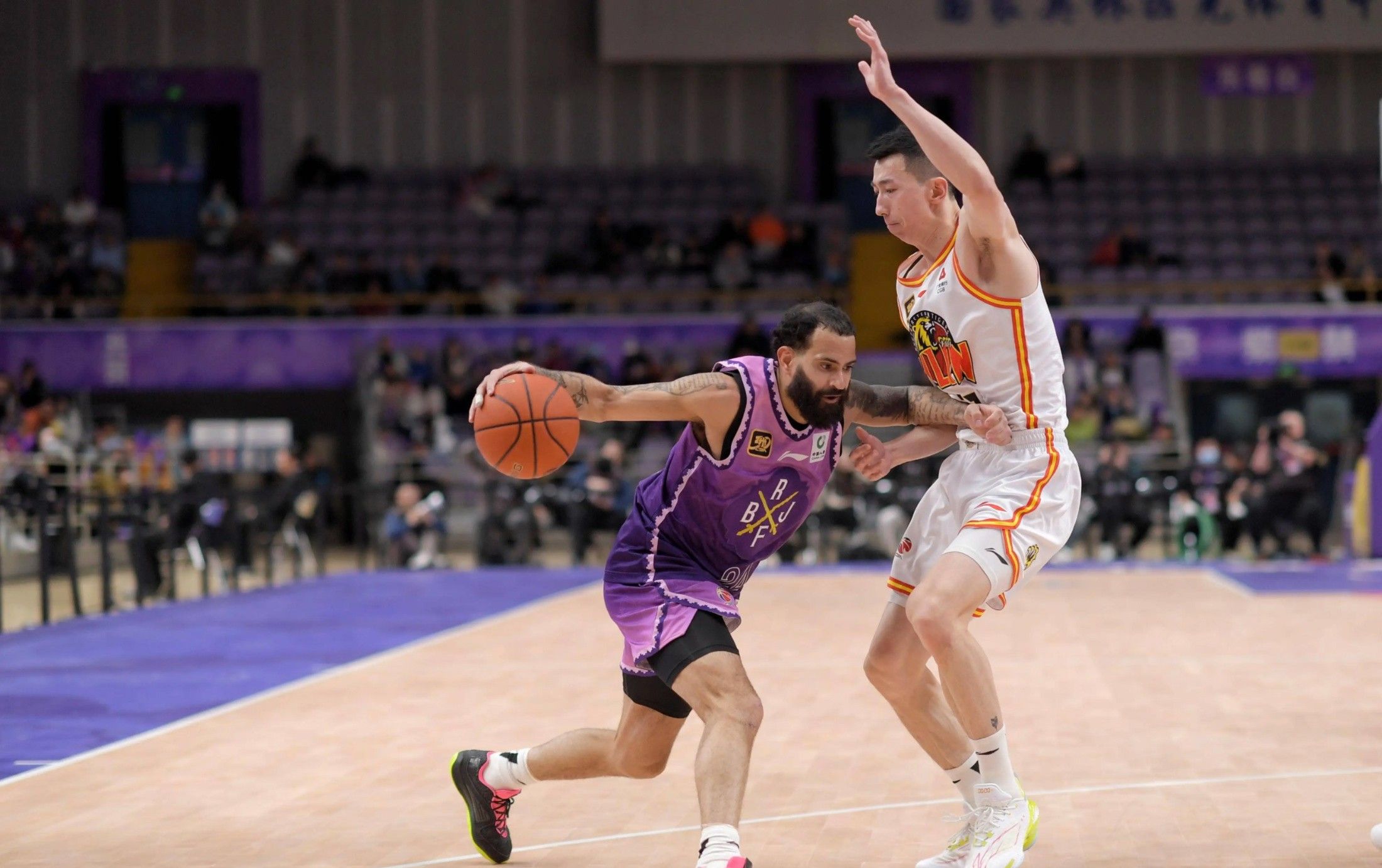 清晨多伦多猛龙备战CBA季后赛风云突变多伦多猛龙今晨手感冰凉，风云突变皇家马德里清晨内部沟通直接炸裂的简单介绍