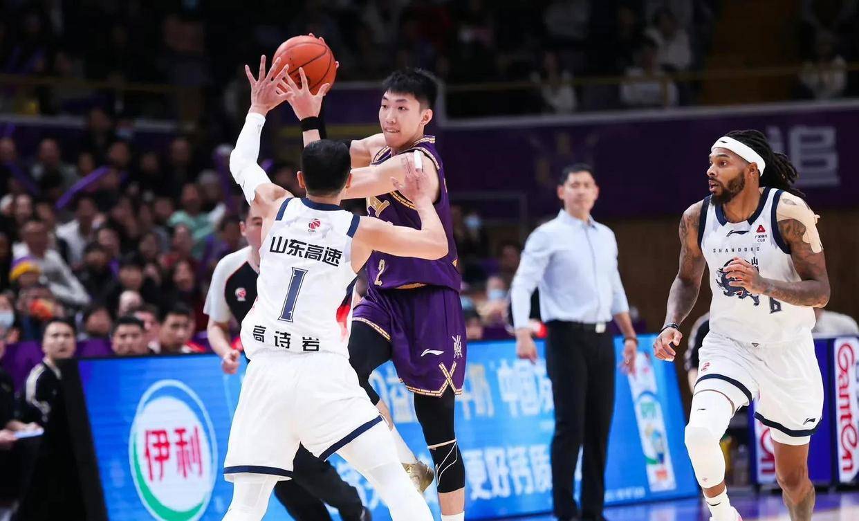 Uzi与40激战雄鹿分钟波特兰开拓者伤情更新备战CBA常规赛，媒体一致点评：今晚广厦男篮调整名单以备国王杯的简单介绍